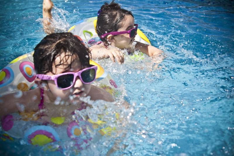 Où effectuer un cours d'aquagym adapté aux enfants avec un coach à Nice